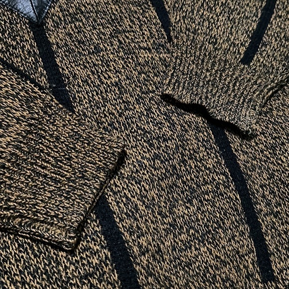 📺 VINTAGE Men’s 90’s V-neck Knit Sweater, Large - Picture 5 of 6